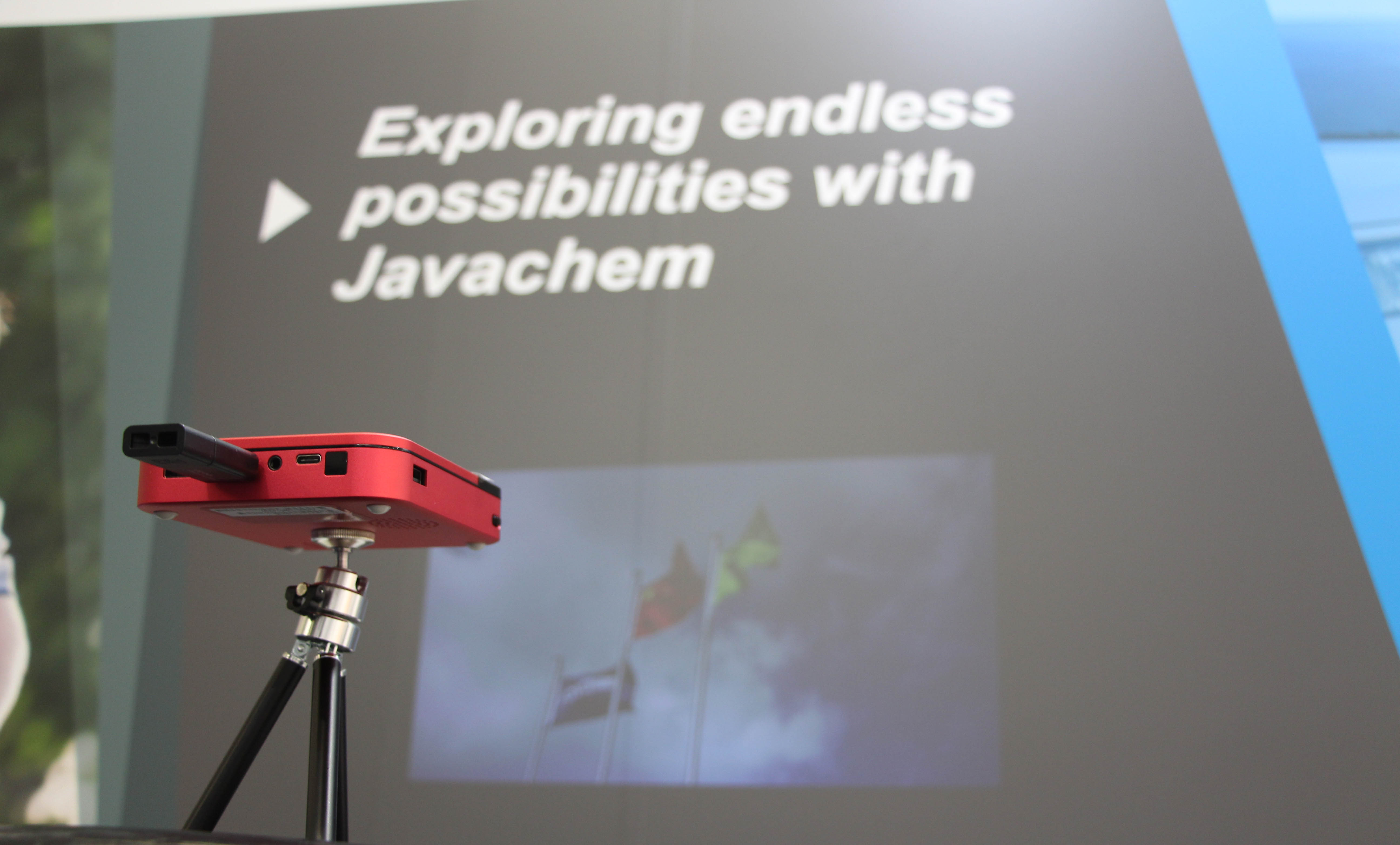 投影仪2.jpg 投影仪2.jpg